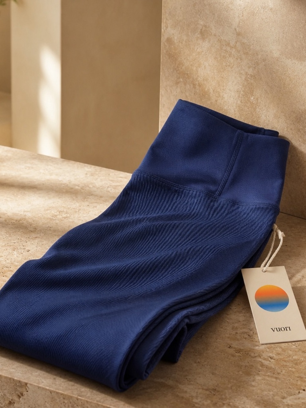 Vuori women size medium High-Rise Leggings in Navy Blue new